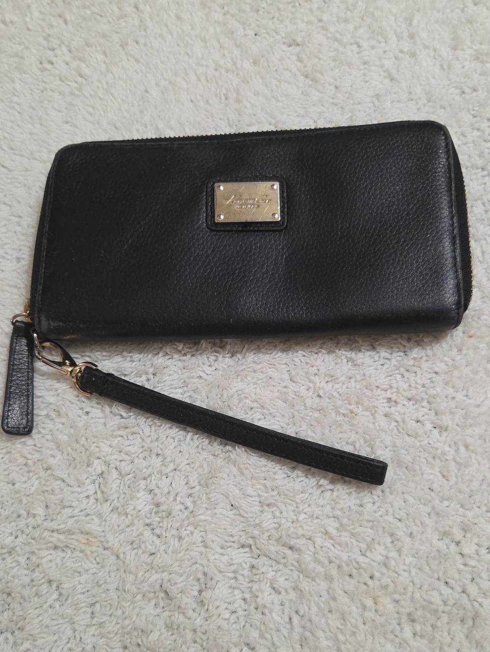 KENNETH COLE NEW YORK ZIP AROUND WALLET